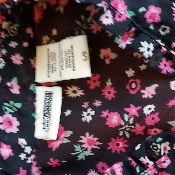 Route 66 Mid-Sleeve Floral Blouse - Picture 7 of 10